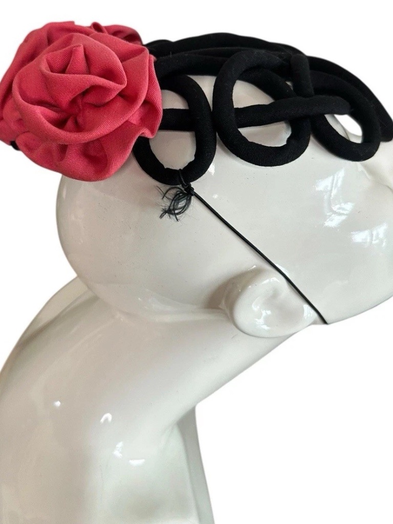 Fascinator Hat Red Rose & Black Knot Detail Vintage 50s